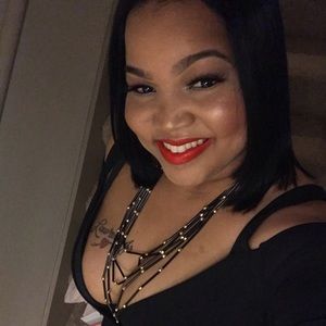 Meet your Posher, Ebony